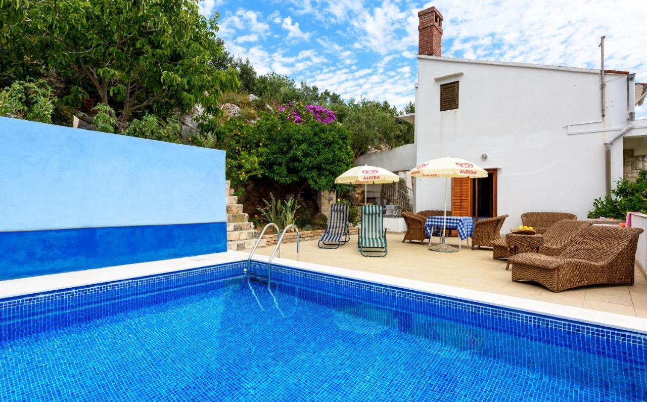 Fio's Guest house 4*