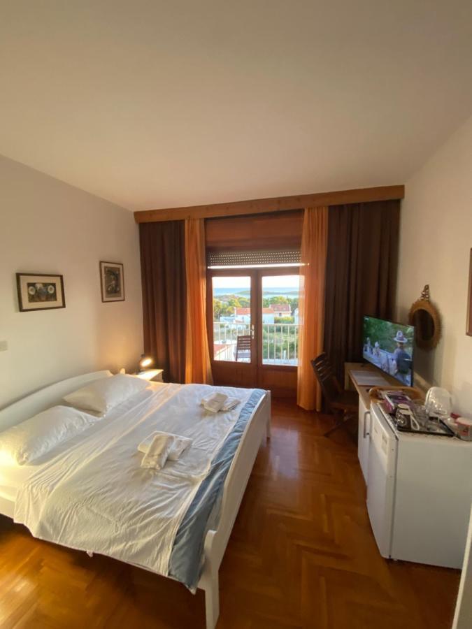 Fio's Guest house 4*