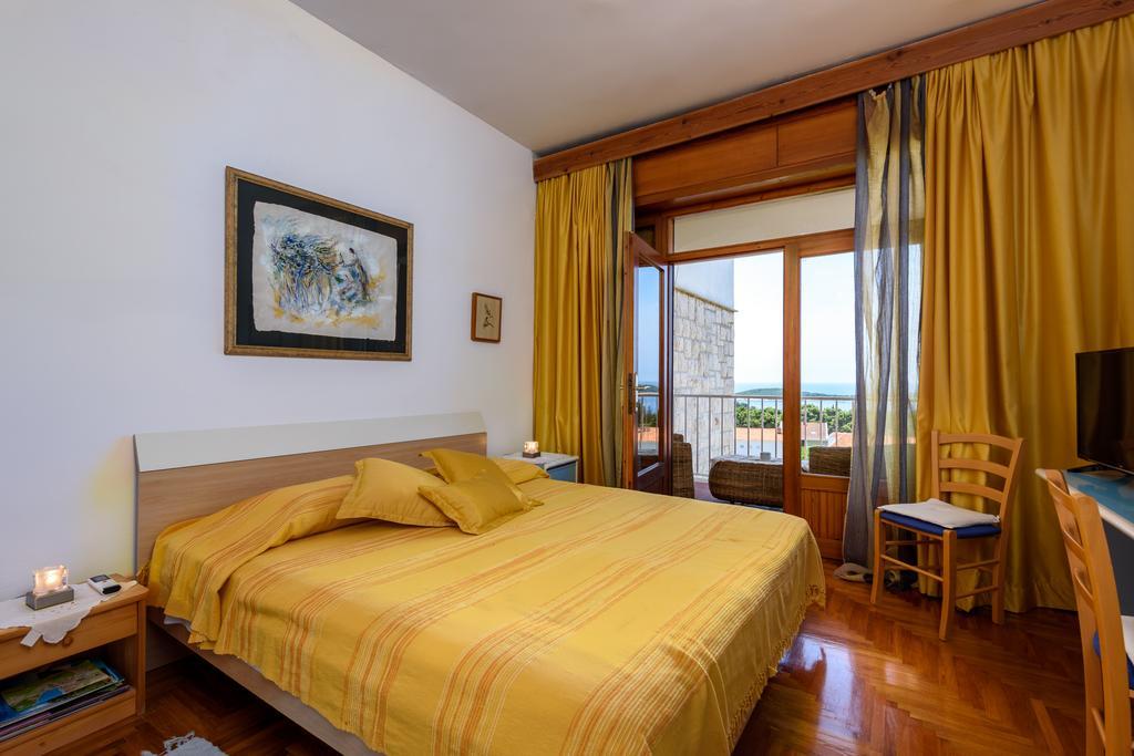Fio's Guest house 4*